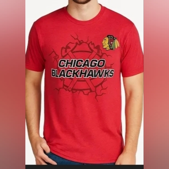 NHL Other - NWT NHL Tshirt M Men's Red Chicago Blackhawks Hockey Short Sleeve Graphic Med